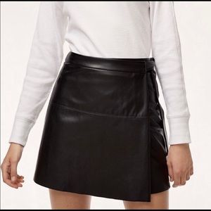 Wilfred Free Aritzia Spurlock Skirt size small